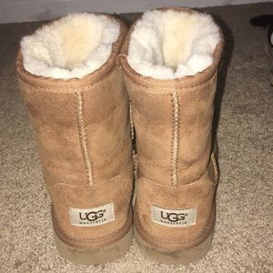 Brown short uggs